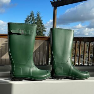 Size 10 Kamik Rain boots in Forest Green